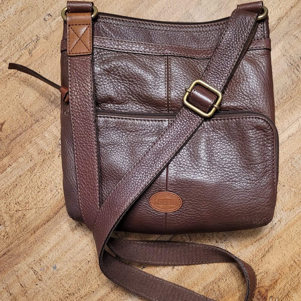 Fossil Brown Pebble Leather Crossbody Messenger style Bag, like new